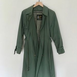 Vintage London Fog Trench Coat with Plaid Liner ❄️